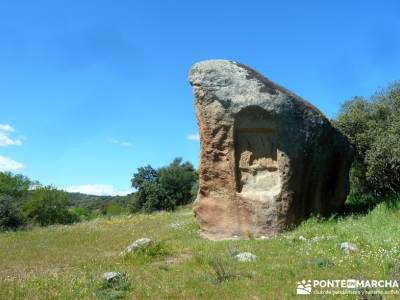 Piedra Escrita Diosa Diana; viajes octubre; fiesta almudena;ropa de montaña